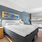 Home Hotel Grimstad Отель Гримстад
