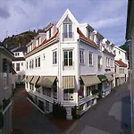 Home Hotel Grimstad Отель Гримстад