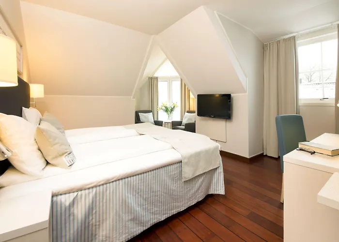 Home Hotel Grimstad 4*