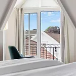 Home Hotel Grimstad Otel 4*