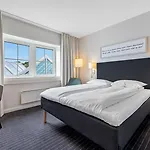 Home Hotel Grimstad 4*