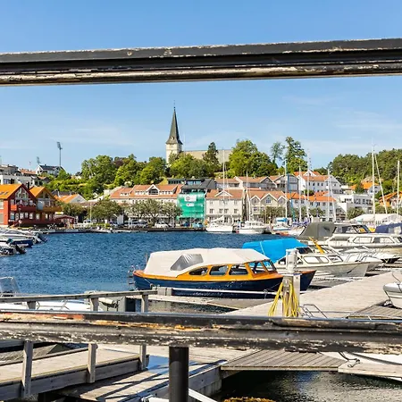 Home Hotel Grimstad 호텔 그림스타드