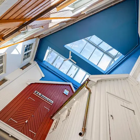 Home Hotel Grimstad 호텔