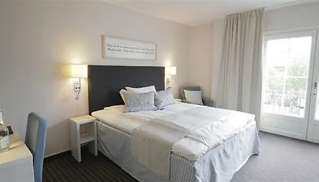Home Hotel Grimstad 호텔 4*