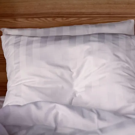 Home Hotel Grimstad 호텔