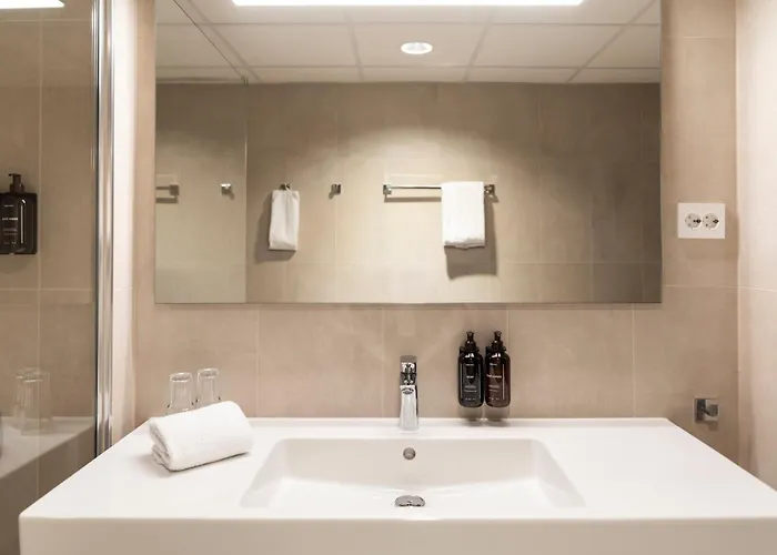 Home Hotel Grimstad 4*